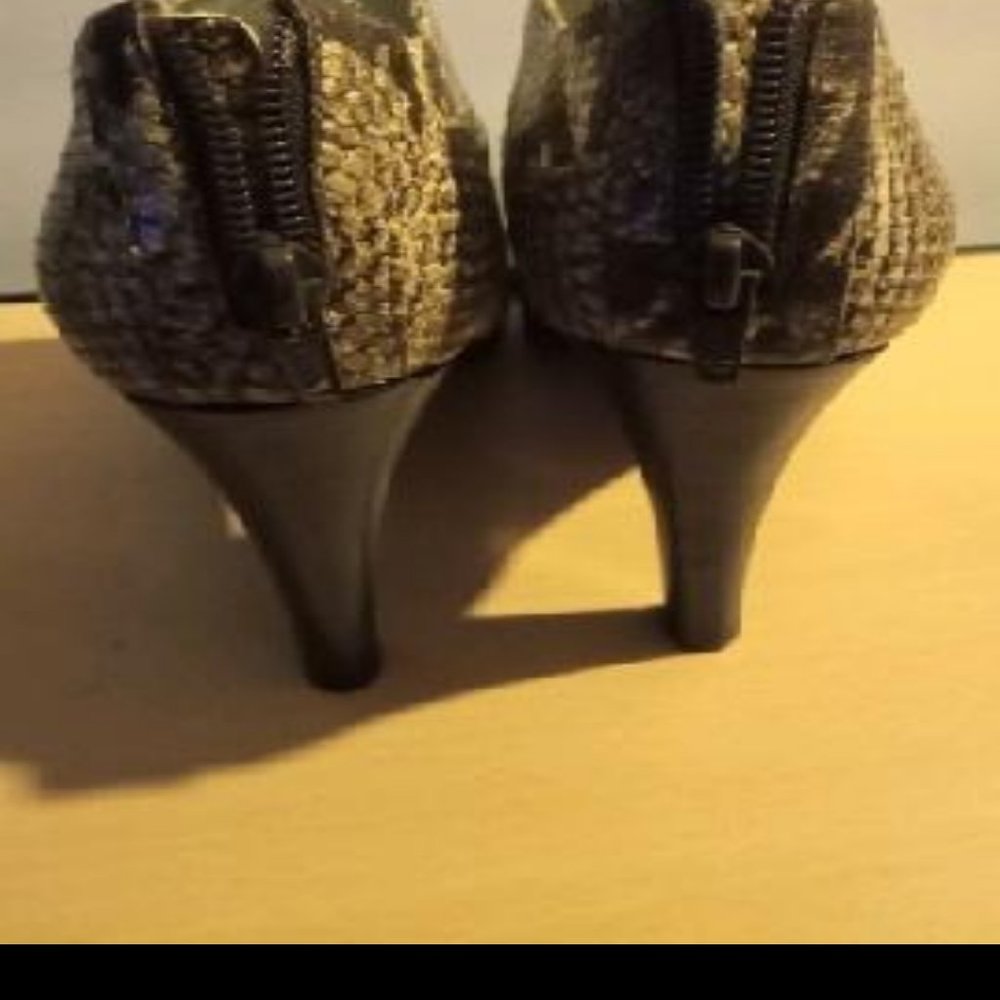 Shoes - Picture 2 of 5